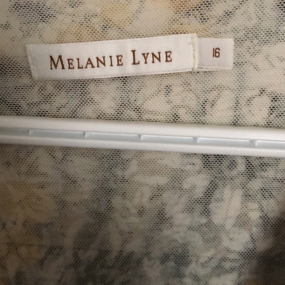 Sleeveless Top - Picture 3 of 4